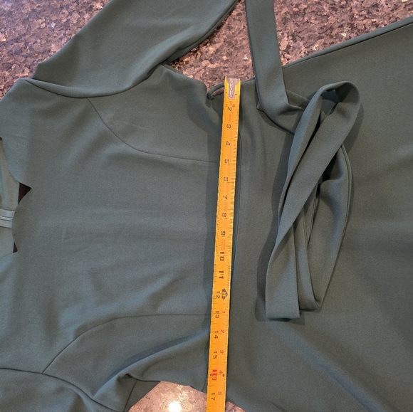 Elegant Green Dress - Picture 5 of 7